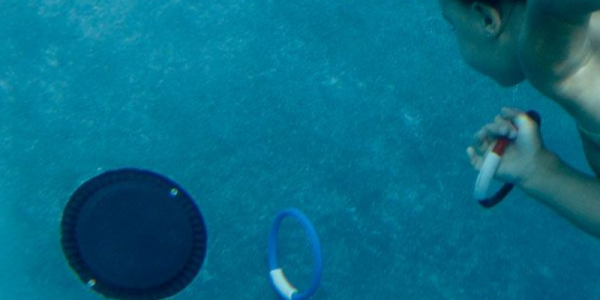 Cómo evitar ahogamientos infantiles por atrapamientos en la piscina o cuando el peligro está en el fondo