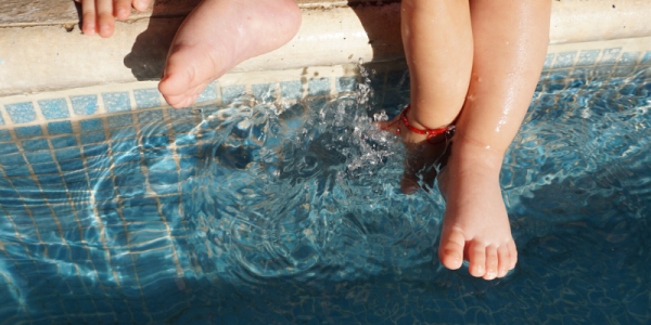 ¿Puede llegar tu peque a la piscina sin supervisión? Revisa los puntos de seguridad con este check list