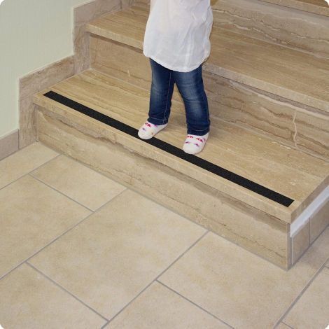 segurbaby.com, cinta antideslizante para peldaños, antideslizante para escaleras, peldaños antideslizantes para escaleras, protector escalera, protector de escaleras, perfiles para peldaños, gomas para escaleras, accesorios seguridad bebé,