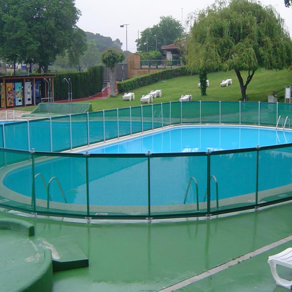 Vallas de seguridad - Piscinas La Zenia  Vallas piscina, Diseños de piscina,  Patio con piscina