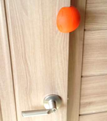 protector-de-puerta-naranja