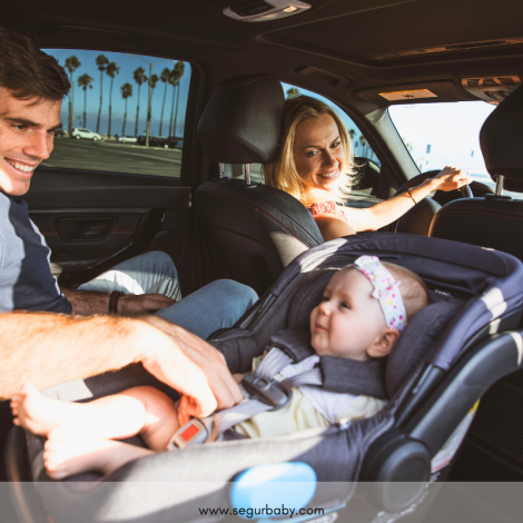 cómo-viajar-en-coche-con-tu-bebe-con-comodidad-y-seguridad-infantil